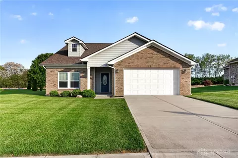 567 Golden Maple Ave, Brookville, OH 45309