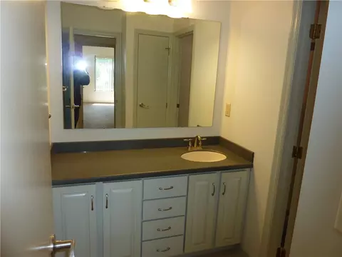 Bath - 1345 Tattersall Rd #64, Centerville, OH 45459 photo 3 of 5