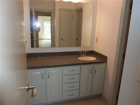 Bath - 1345 Tattersall Rd #64, Centerville, OH 45459 photo 5 of 7