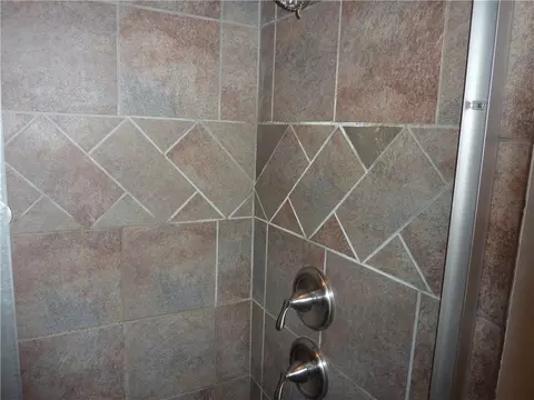 Bath - 1345 Tattersall Rd #64, Centerville, OH 45459 photo 3 of 7
