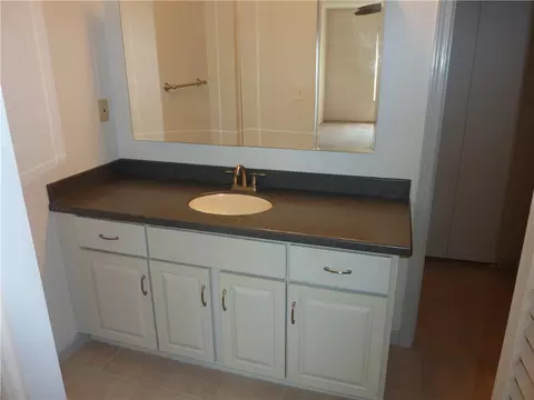 Bath - 1345 Tattersall Rd #64, Centerville, OH 45459 photo 1 of 7