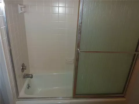 Bath - 1345 Tattersall Rd #64, Centerville, OH 45459 photo 4 of 5