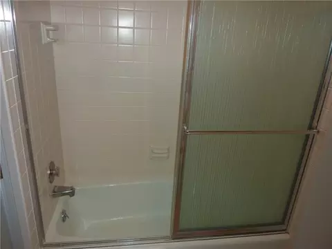 Bath - 1345 Tattersall Rd #64, Centerville, OH 45459 photo 6 of 7