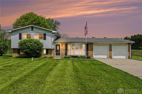 5884 Troy Rd, Springfield, OH 45502