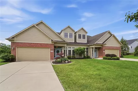 582 Storm Ct, Tipp City, OH 45371