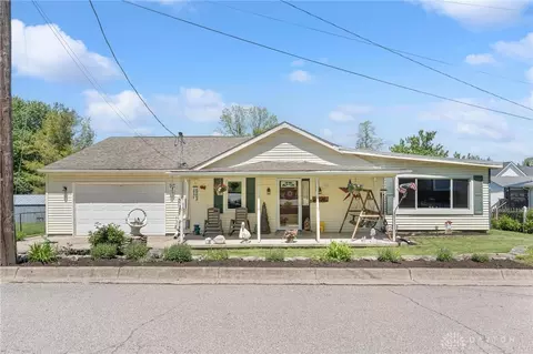 39 1st St, Waynesville, OH 45068