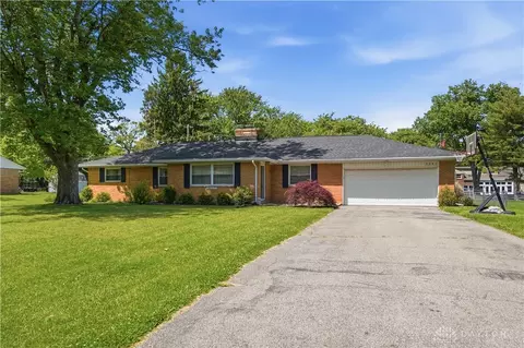 3560 Jonathon Dr, Beavercreek, OH 45434