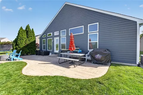 Exterior - 165 Bailey Ln, Springboro, OH 45066 photo 5 of 7