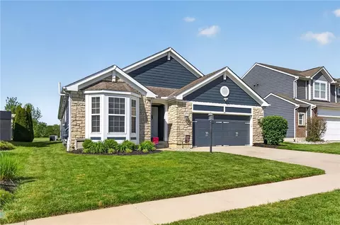 Exterior - 165 Bailey Ln, Springboro, OH 45066 photo 3 of 7