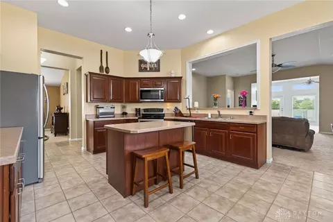 Kitchen - 165 Bailey Ln, Springboro, OH 45066 photo 3 of 4