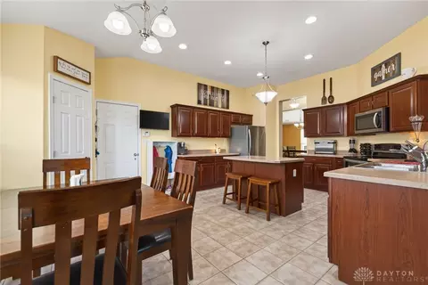 Kitchen - 165 Bailey Ln, Springboro, OH 45066 photo 4 of 4