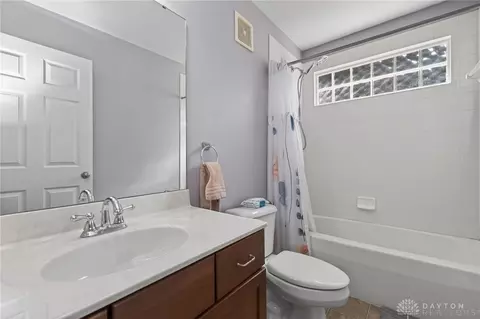 Bath - 165 Bailey Ln, Springboro, OH 45066 photo 2 of 3