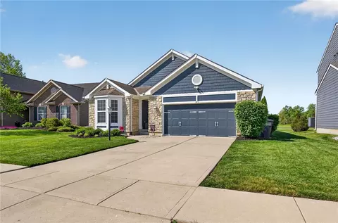 Exterior - 165 Bailey Ln, Springboro, OH 45066 photo 2 of 7