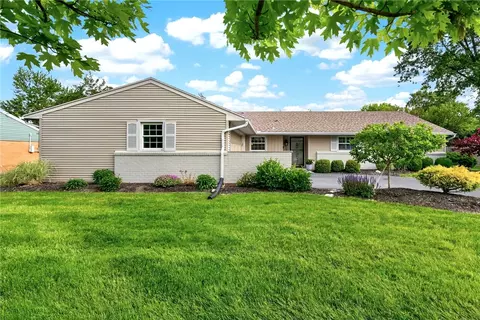 265 Gershwin Dr, Centerville, OH 45458