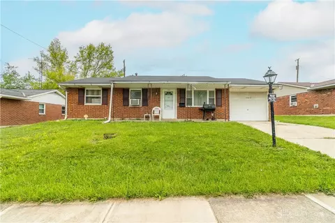 1703 Fair Oaks Dr, Sidney, OH 45365