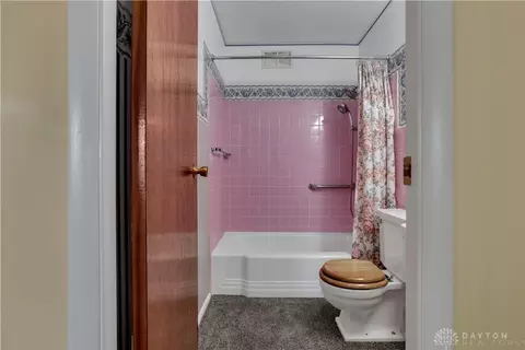 Bath - 427 Knickerbocker Ave, Springfield, OH 45506 photo 1 of 6