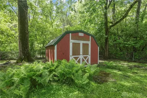 Exterior - 427 Knickerbocker Ave, Springfield, OH 45506 photo 5 of 13