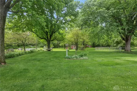 Exterior - 427 Knickerbocker Ave, Springfield, OH 45506 photo 9 of 13