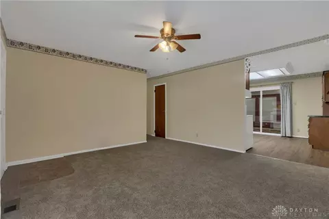 Living - 427 Knickerbocker Ave, Springfield, OH 45506 photo 4 of 4
