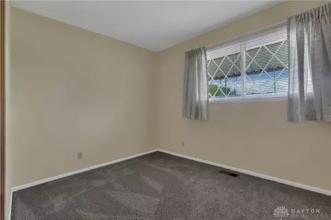 Bedroom - 427 Knickerbocker Ave, Springfield, OH 45506 photo 5 of 6