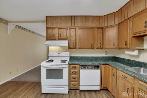 Kitchen - 427 Knickerbocker Ave, Springfield, OH 45506 photo 5 of 7