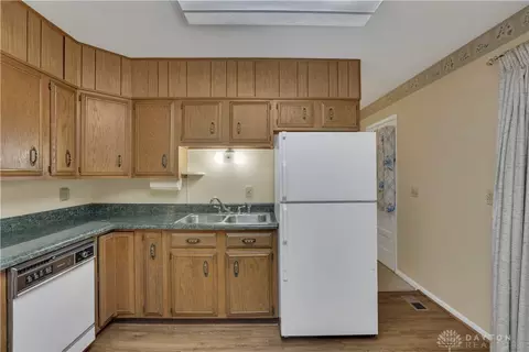 Kitchen - 427 Knickerbocker Ave, Springfield, OH 45506 photo 6 of 7