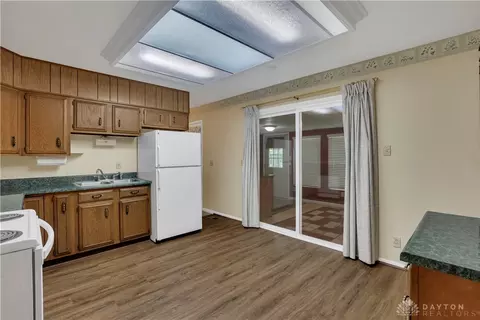 Kitchen - 427 Knickerbocker Ave, Springfield, OH 45506 photo 1 of 7