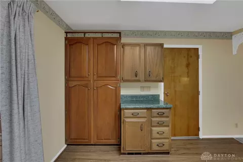 Kitchen - 427 Knickerbocker Ave, Springfield, OH 45506 photo 4 of 7