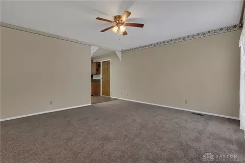 Living - 427 Knickerbocker Ave, Springfield, OH 45506 photo 1 of 4