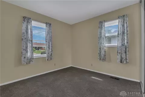 Bedroom - 427 Knickerbocker Ave, Springfield, OH 45506 photo 3 of 6