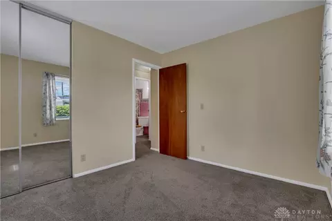Bedroom - 427 Knickerbocker Ave, Springfield, OH 45506 photo 4 of 6