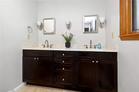 Bath - 4333 Appleton Pl, Kettering, OH 45440 photo 2 of 5