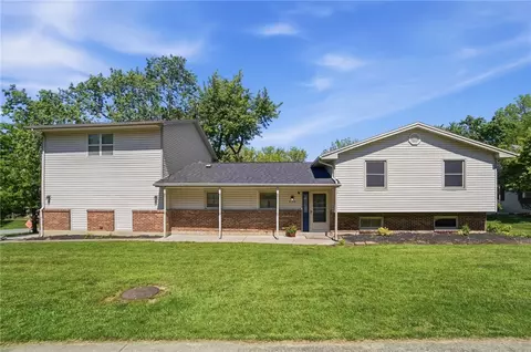 6195 Millbank Dr, Centerville, OH 45459