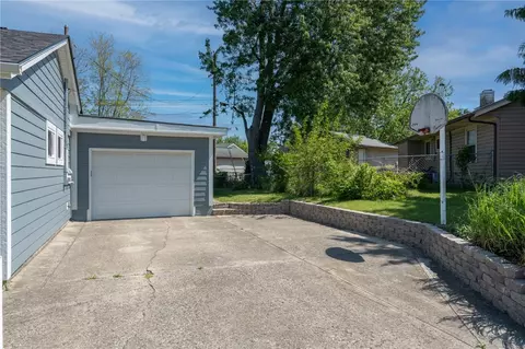 Exterior - 2757 Danz Ave, Kettering, OH 45420 photo 4 of 8