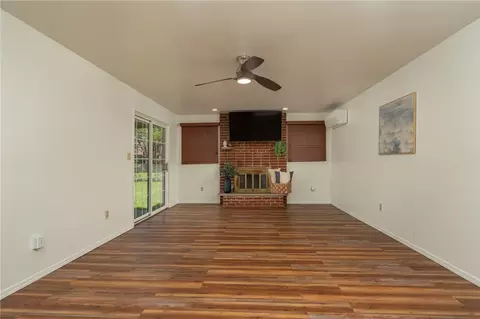 Living - 2757 Danz Ave, Kettering, OH 45420 photo 4 of 6