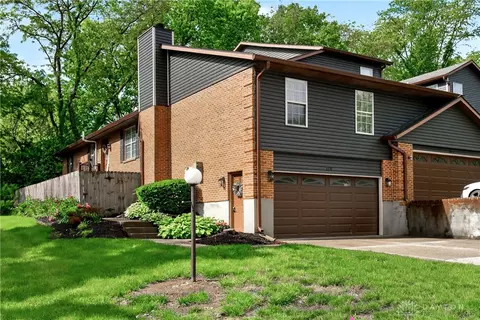 2570 Valais Ct, Sugarcreek Township, OH 45458