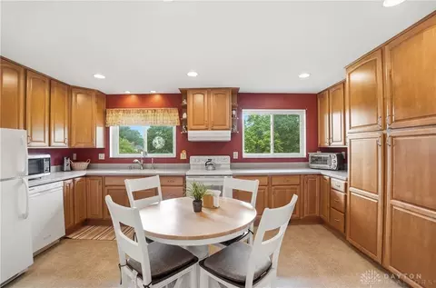 Kitchen - 3100 E Galbraith Rd, Cincinnati, OH 45236 photo 1 of 6