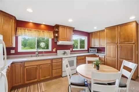 Kitchen - 3100 E Galbraith Rd, Cincinnati, OH 45236 photo 2 of 6