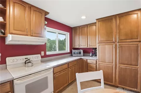 Kitchen - 3100 E Galbraith Rd, Cincinnati, OH 45236 photo 5 of 6