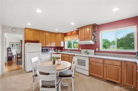 Kitchen - 3100 E Galbraith Rd, Cincinnati, OH 45236 photo 3 of 6