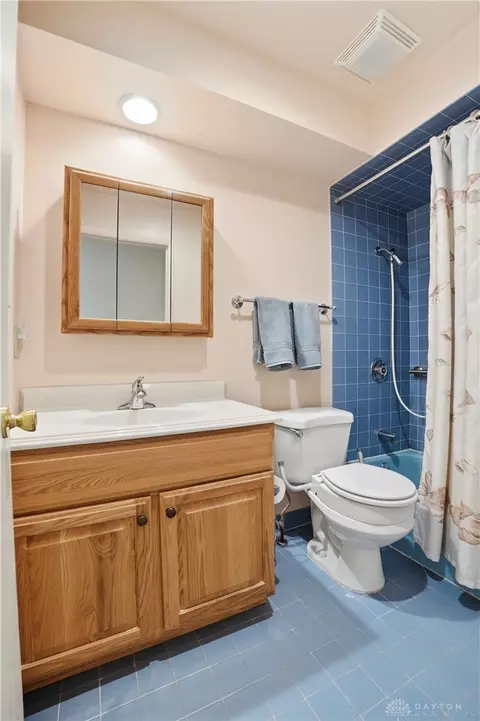 Bath - 3100 E Galbraith Rd, Cincinnati, OH 45236 photo 4 of 4