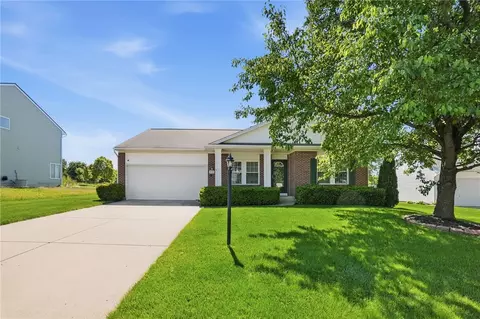 Exterior - 60 E Long Meadow Dr, Springboro, OH 45066 photo 2 of 11