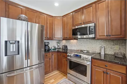 Kitchen - 60 E Long Meadow Dr, Springboro, OH 45066 photo 4 of 4
