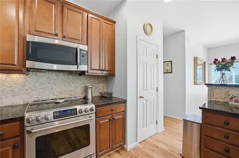 Kitchen - 60 E Long Meadow Dr, Springboro, OH 45066 photo 3 of 4