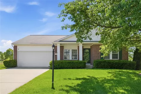 60 E Long Meadow Dr, Springboro, OH 45066