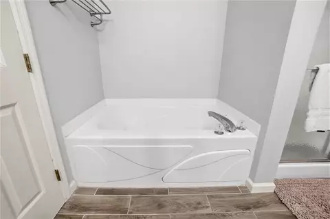 Bath - 60 E Long Meadow Dr, Springboro, OH 45066 photo 4 of 6