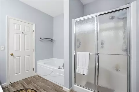 Bath - 60 E Long Meadow Dr, Springboro, OH 45066 photo 3 of 6