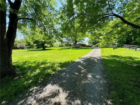 7111 Elk Creek Rd, Middletown, OH 45042