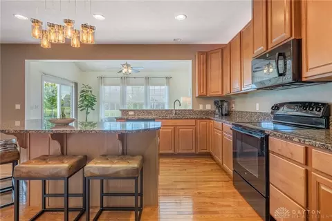 Kitchen - 9448 Oak Brook Dr, Centerville, OH 45458 photo 3 of 8