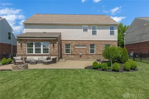 Exterior - 9448 Oak Brook Dr, Centerville, OH 45458 photo 5 of 9